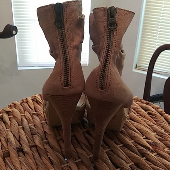 Shoes - Picture 2 of 3